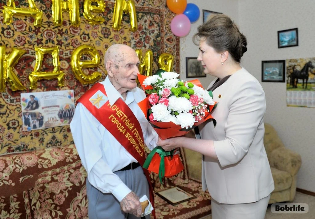 Эпоха удивительного человека. Ветерана, Почетного гражданина Бобруйска Бориса Музалевского поздравили со 100-летним юбилеем