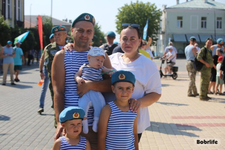 Праздник в бело-синюю полоску. День десантников и сил специальных операций Вооруженных Сил Республики Беларусь отметили в Бобруйске