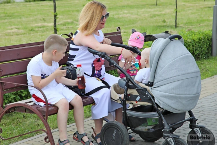 Размер пособия по уходу за ребенком до 3 лет привяжут к реальным доходам получателя. Александр Лукашенко идею поддержал