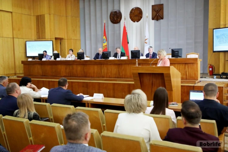 Всесторонне и в срок. В Бобруйске рассмотрели работу с обращениями граждан за первое полугодие
