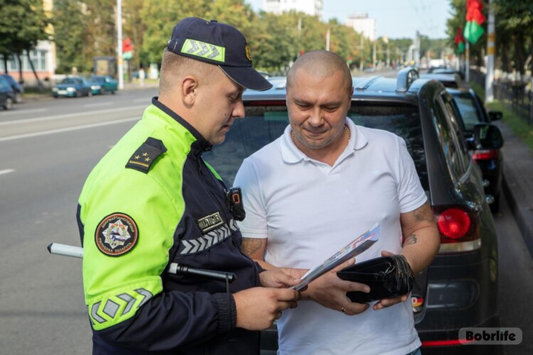 С заботой о самом ценном. Сотрудники ГАИ Бобруйска провели профилактическую акцию