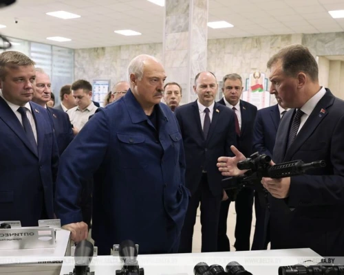 Торговля на селе и перспективы БелОМО. Александр Лукашенко посещает Вилейский район