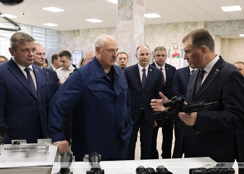 Торговля на селе и перспективы БелОМО. Александр Лукашенко посещает Вилейский район