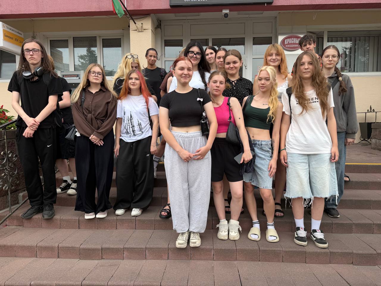 Лето в движении и первый шаг в профессию. Как студенческие отряды учащихся бобруйских колледжей работают на «Красном пищевике»