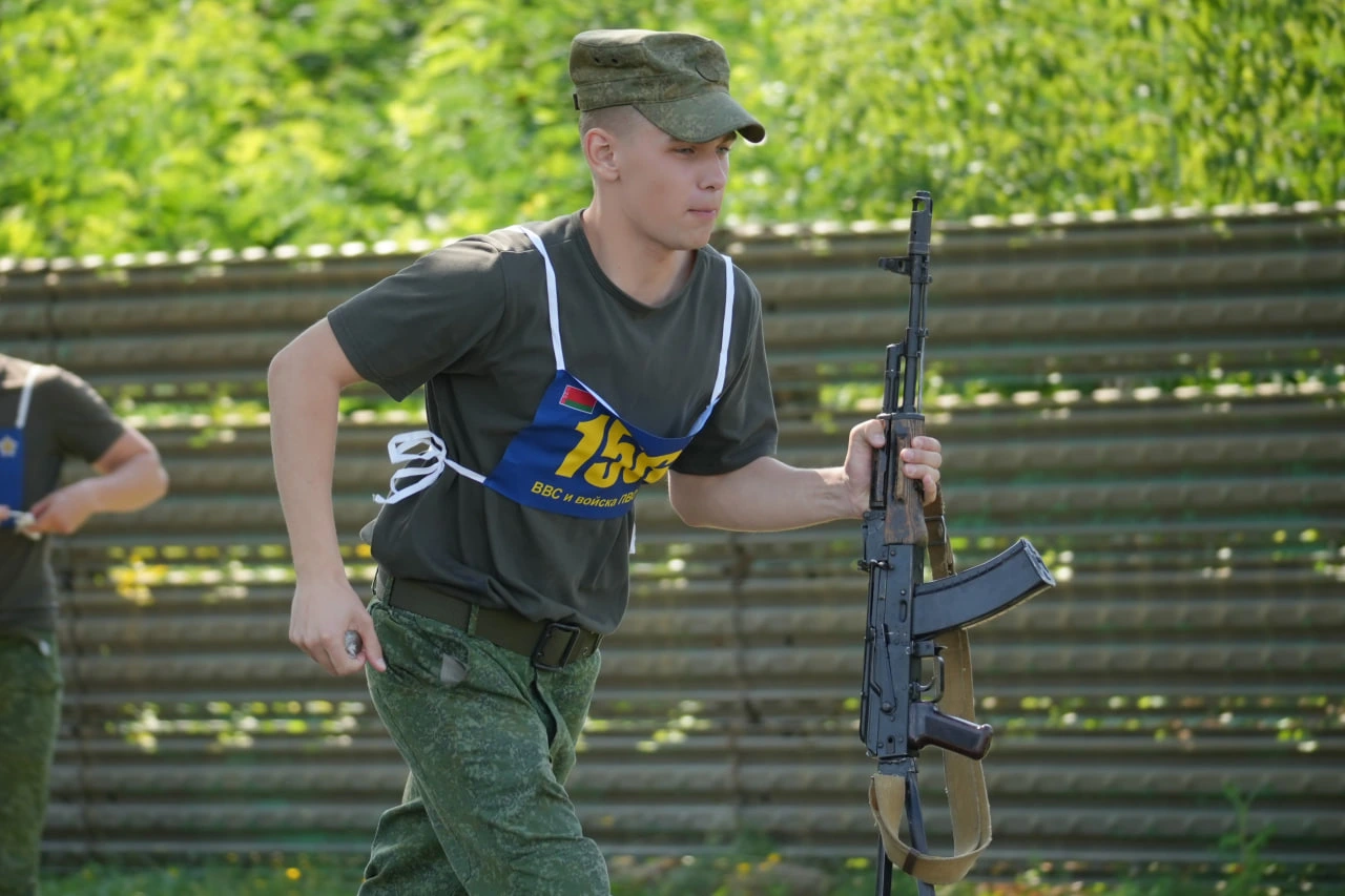Экзамен на выносливость: военнослужащие 83-го полка проходят проверку физподготовки