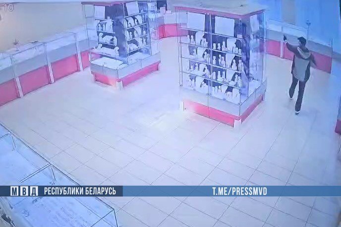 Вооруженное нападение на ювелирный магазин в Минске: на месте работает следственно-оперативная группа
