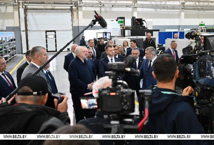 «Топором никто уже не работает». Александр Лукашенко о востребованности в стране лесозаготовительной техники