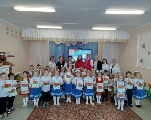 С Днём народного единства: праздник, подарки и пополнение рядов в детском саду №83