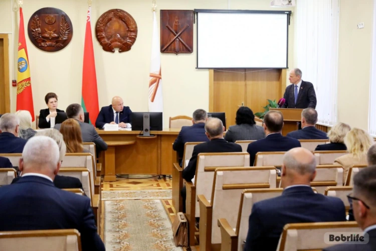 Инклюзивное пространство, строительство и благоустройство. В Бобруйском горисполкоме прошло оперативное совещание
