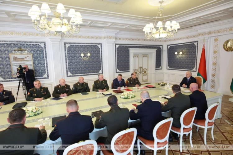 На страже суверенитета: на совещании у Президента обсуждают итоги проверки одной из бригад внутренних войск