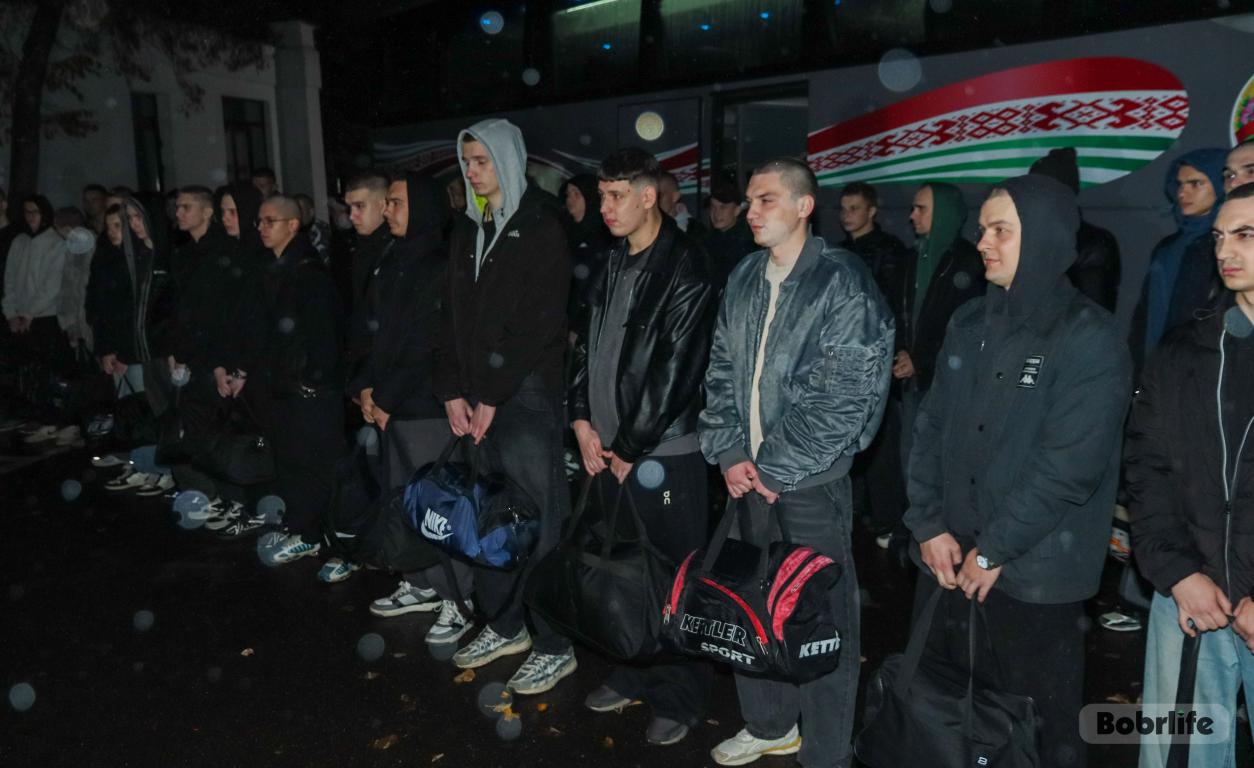 Дело мужское. Бобруйские призывники отправились отдавать воинский долг