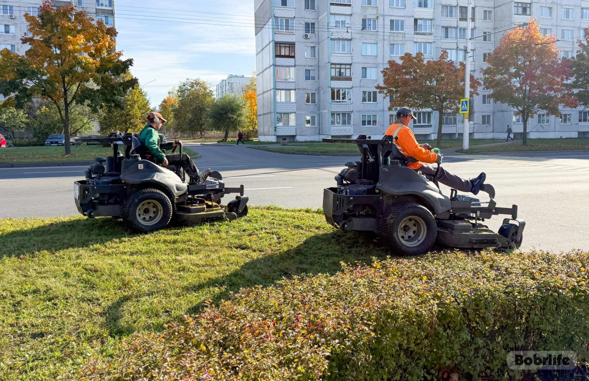 Преображение осенних улочек. В Бобруйске идет активный покос травы