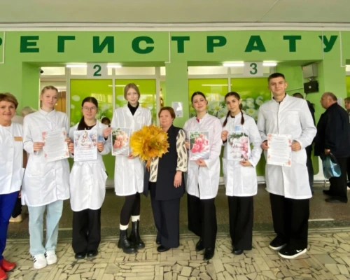 Праздничный рецепт здоровья: в холле Бобруйской городской поликлиники №1 развернулась настоящая территория заботы и душевного тепла