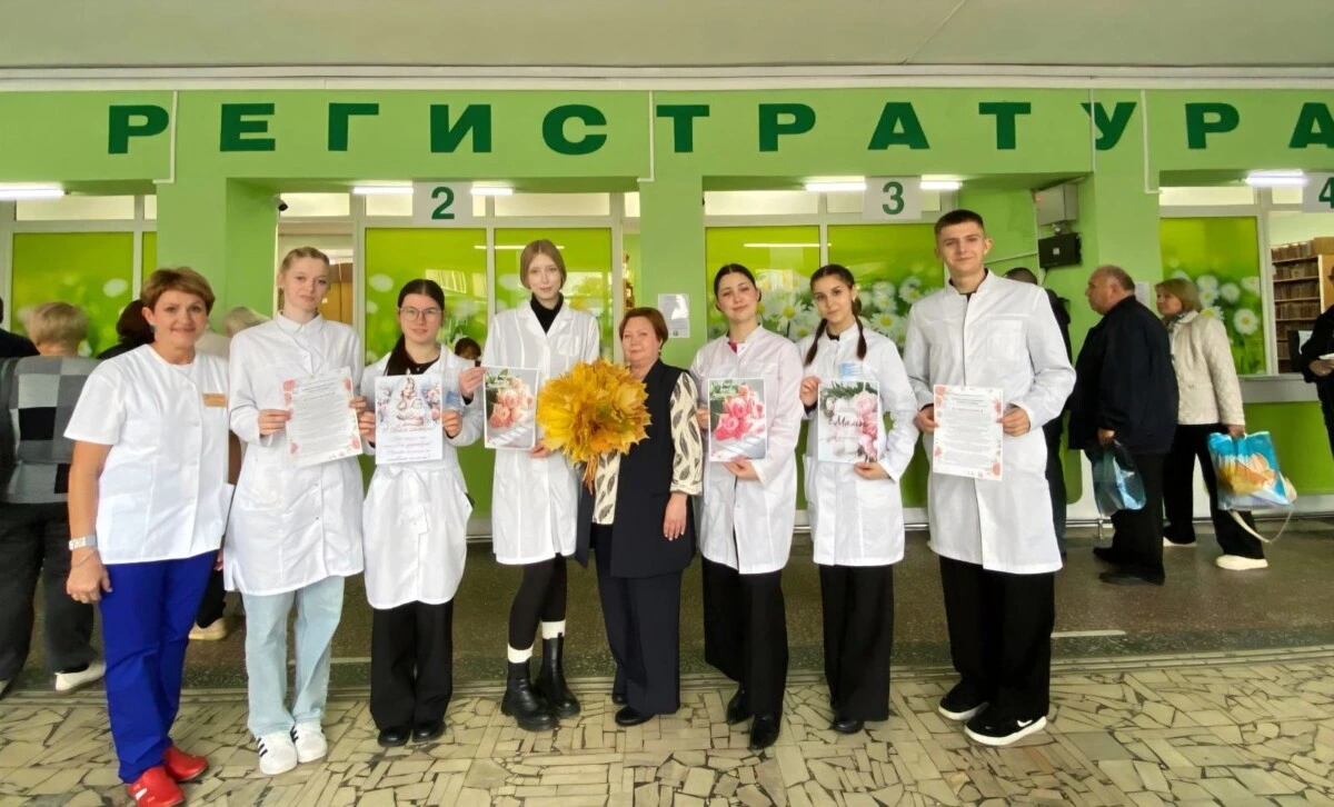 Праздничный рецепт здоровья: в холле Бобруйской городской поликлиники №1 развернулась настоящая территория заботы и душевного тепла
