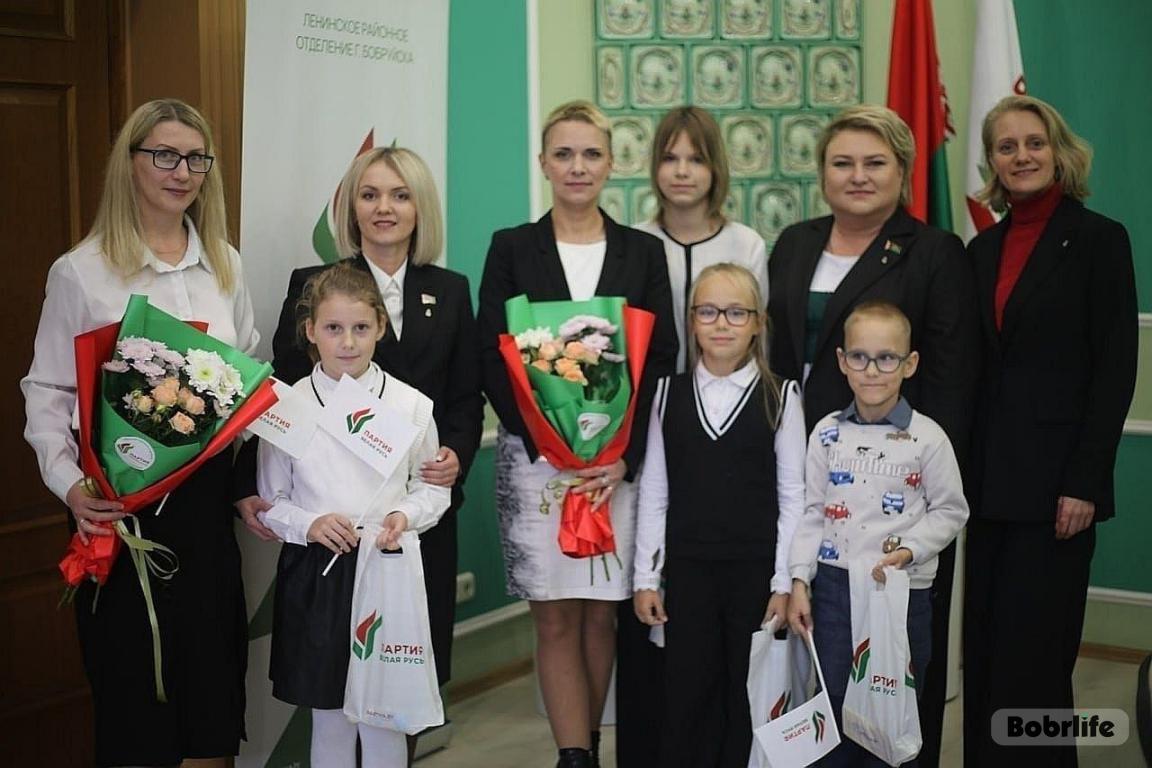 Благодарность за любовь и нежность. С Днём матери поздравили активисток Ленинского районного отделения Белорусской партии «Белая Русь»