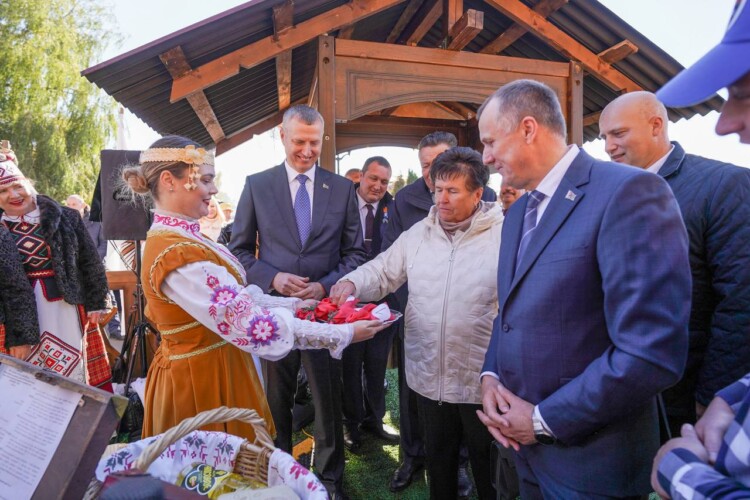 Низкий поклон за хлеб на столе. Шклов принял областные «Дажынкі-2026»