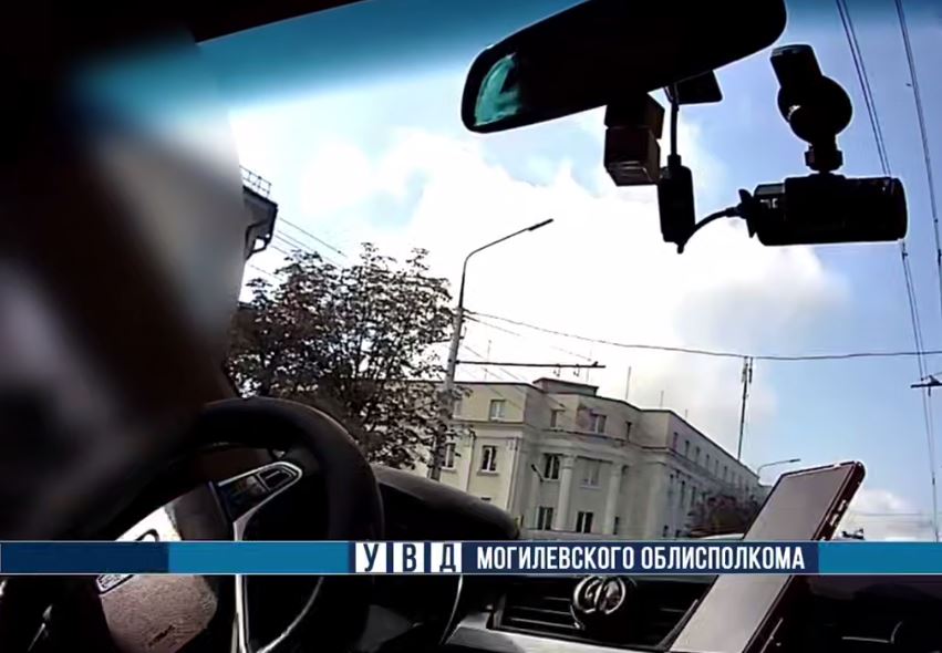 Помощь на дороге. Сотрудники Госавтоинспекции Бобруйска помогли быстро доставить ребенка в больницу